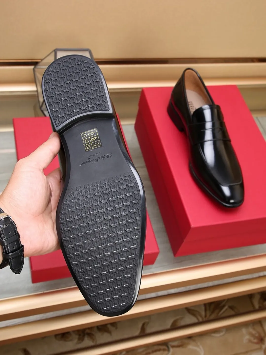 Factory P620💰🔥《Ferragamo》👏Latest•High-end top brand luxury~purchasing agent, top~quality. New fashionable business men's shoes🔜The uppers are made of original open-edge beaded cowhide➕cowhide·lining, with fine workmanship. The original stylish and soft combination wear-resistant and non-slip outsole is light and comfortable on the feet. The real thing looks better in real life. Size: 38/44